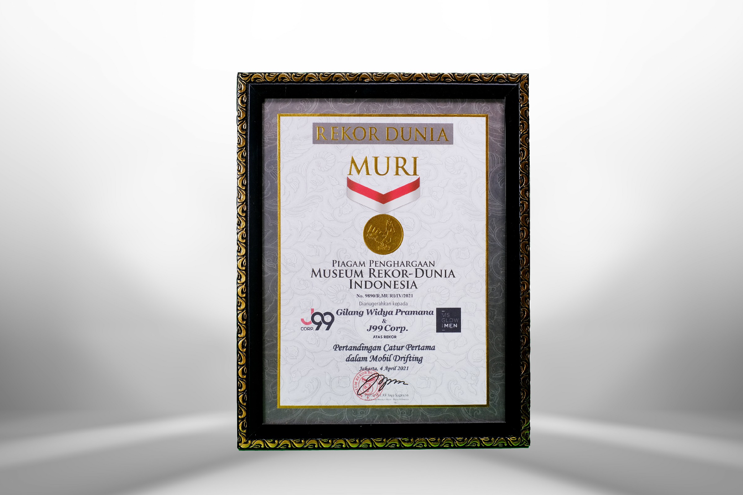 Pertandingan Catur Pertama dalam Mobil Drifting